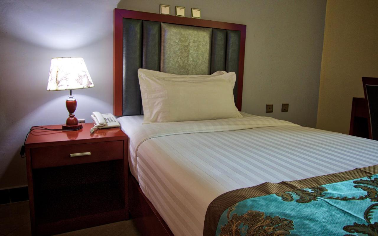 Hera Addis Hotel מראה חיצוני תמונה